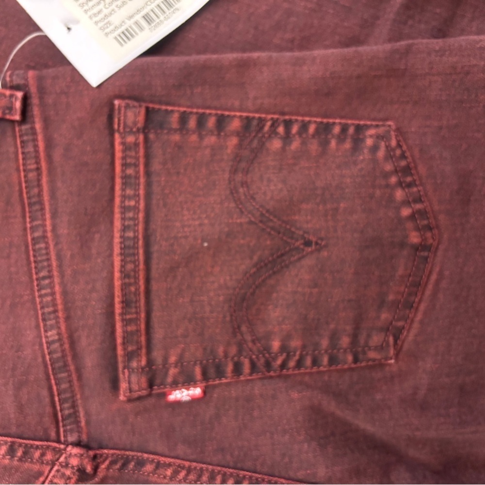 NWT! Levi's Women's Jeans in Burgundy Size 27 - Picture 8 of 11